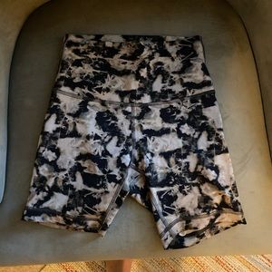 Lululemon wunder train shorts size 4 6 inches